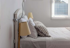 2 bedrooms, desk, iron/ironing board, WiFi - The Cottage – Oneroa’s Best Viewpoint (Waiheke Island)
