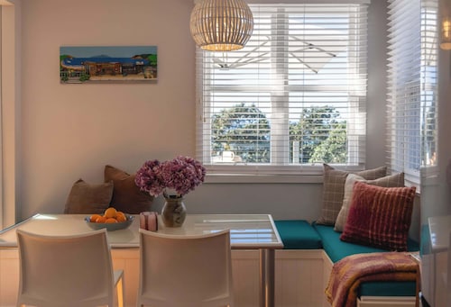 The Cottage – Oneroa’s Best Viewpoint