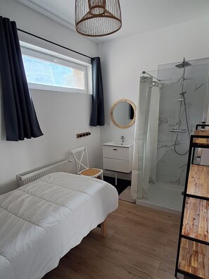 Single Room | Free WiFi