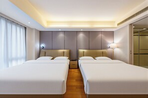 Individually decorated, desk, laptop workspace, blackout curtains - Beijing Shimao TNT Apartments (Beijing)