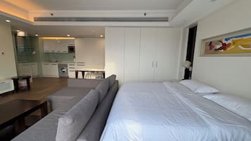 Estudi en suite panoràmic | Decoració individual i escriptori