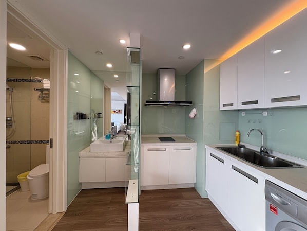 Suite Studio Panoramique | Cuisine privée | Micro-ondes, plaque de cuisson, cuiseur de riz