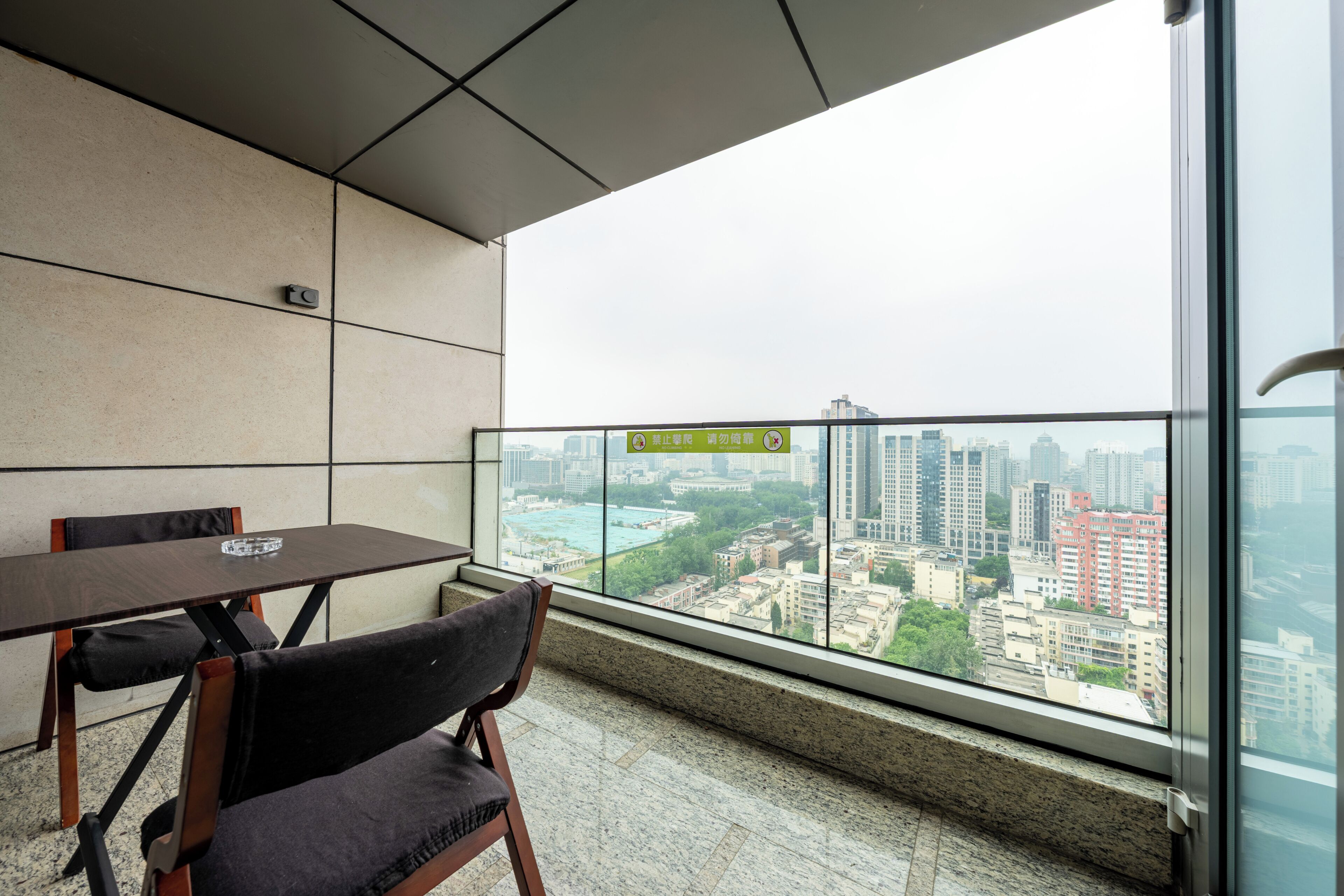 Superior-Studiosuite, Balkon, Stadtblick | Ausblick vom Zimmer
