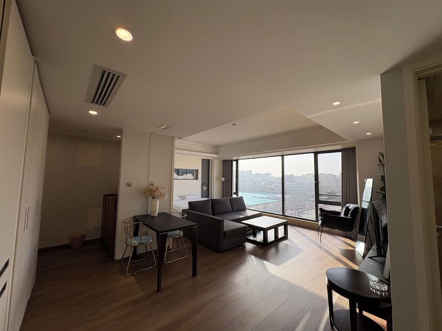 Executive Deluxe King Room (with floor-to-ceiling bay window) | Living area | 50-inch LCD TV with digital channels, pay movies, heated floors