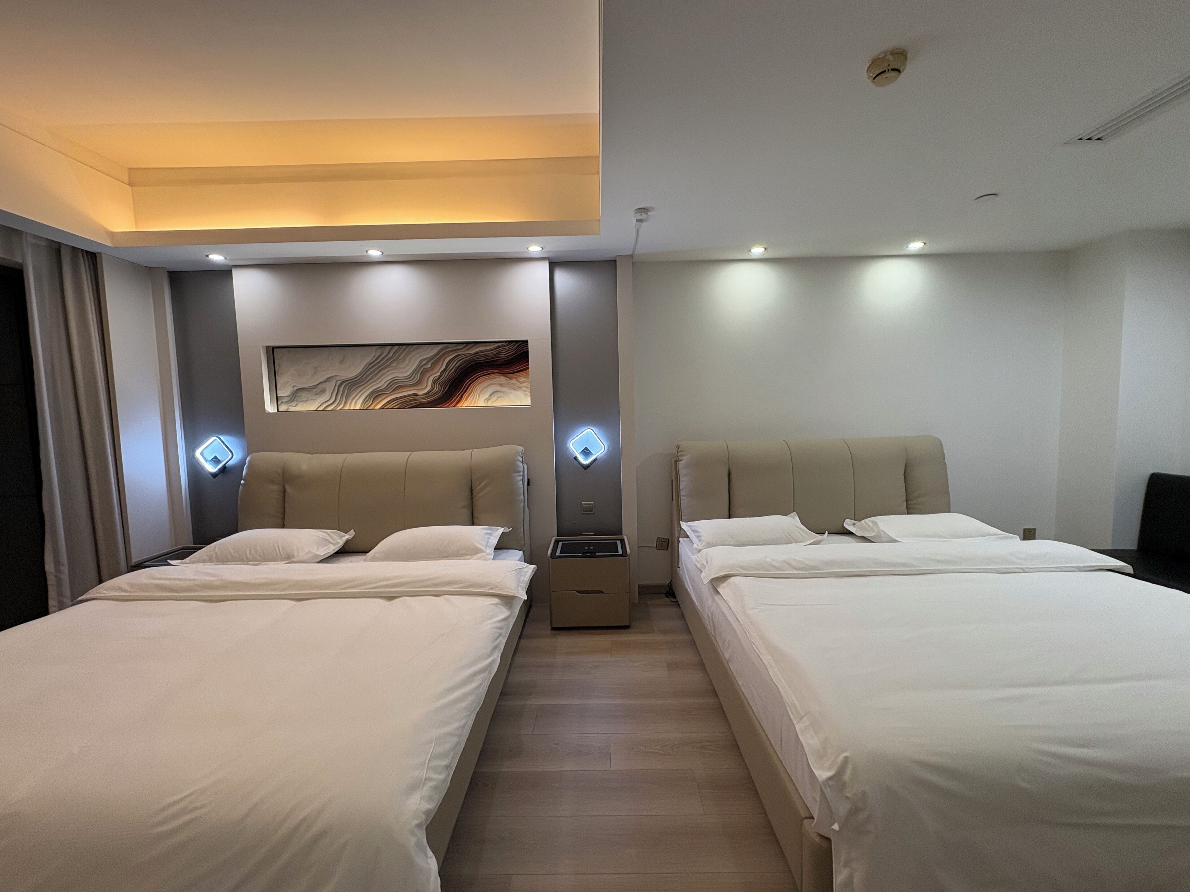 Superior Twin Room | Individually decorated, desk, laptop workspace, blackout drapes