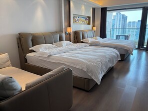 Deluxe Double King Room (with Balcony View) - Beijing Shimao TNT Apartments (Beijing)