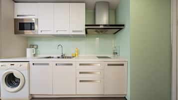 Deluxe Double King Room (with Balcony View) | Private kitchen