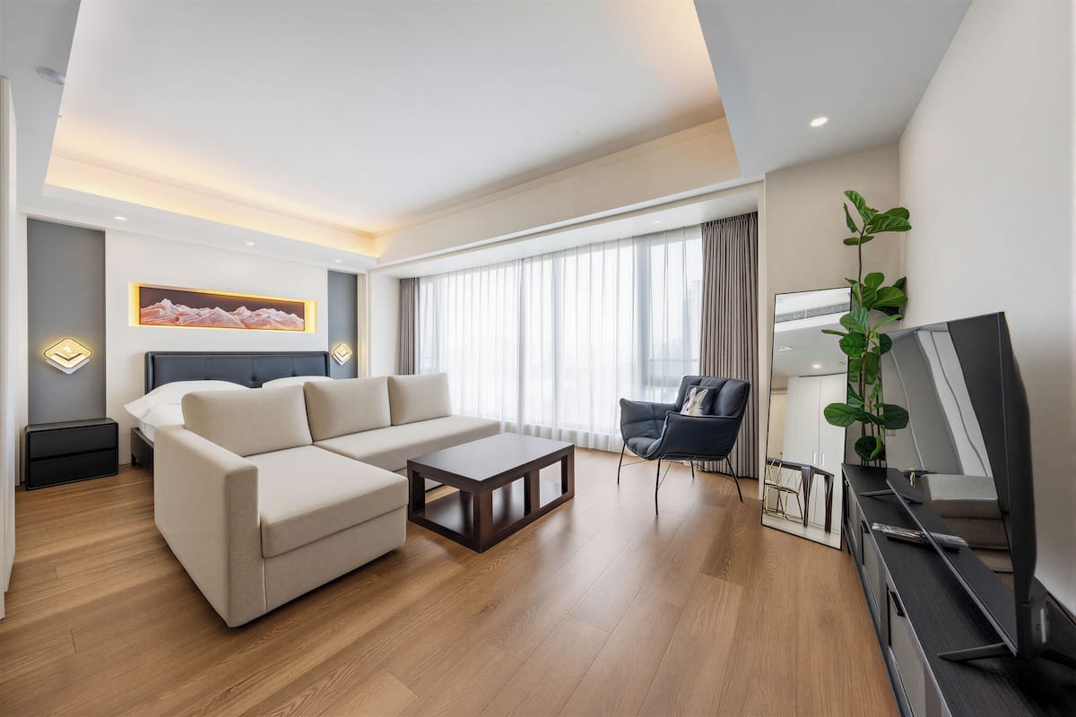 Suite estudio panorámica | Escritorio, espacio para trabajar con un portátil, cortinas opacas