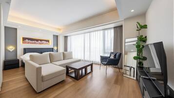 Executive Deluxe King Room (with floor-to-ceiling bay window)