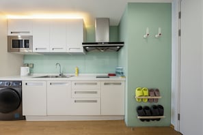 Deluxe Double King Room (with Balcony View) | Private kitchen