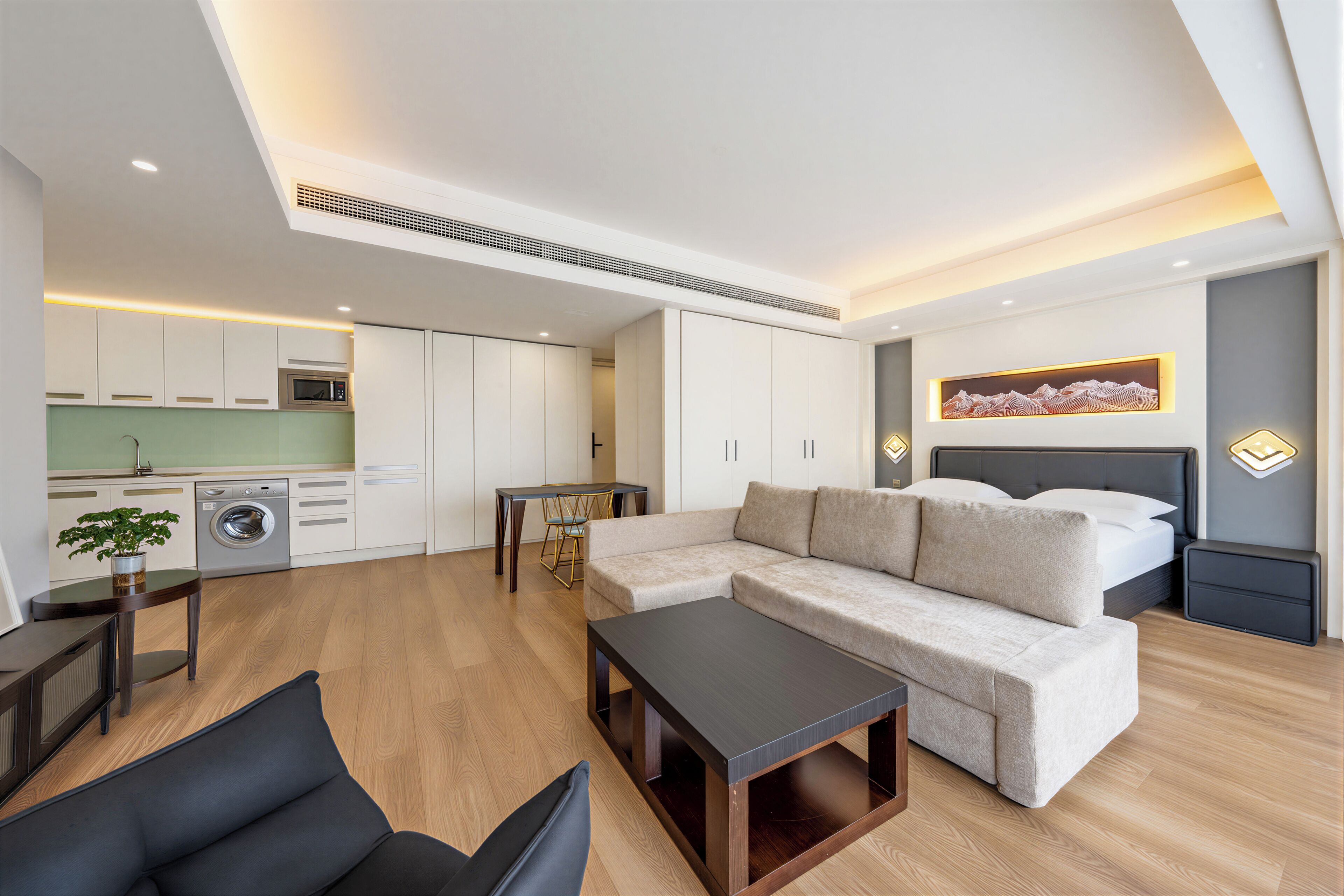 Executive Deluxe King Room (with floor-to-ceiling bay window) | Living area