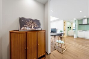 50-inch LCD TV with digital channels, pay films, heated floors - Beijing Shimao TNT Apartments (Beijing)