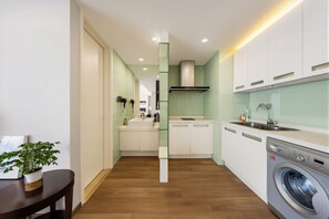 Fridge, microwave, stovetop, rice cooker - Beijing Shimao TNT Apartments (Beijing)