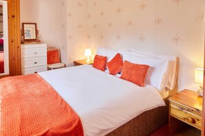 4 bedrooms, desk, iron/ironing board, WiFi
