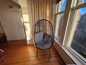 Interior - Cozy Beachfront retreat next to great hiking trails (Burntisland)