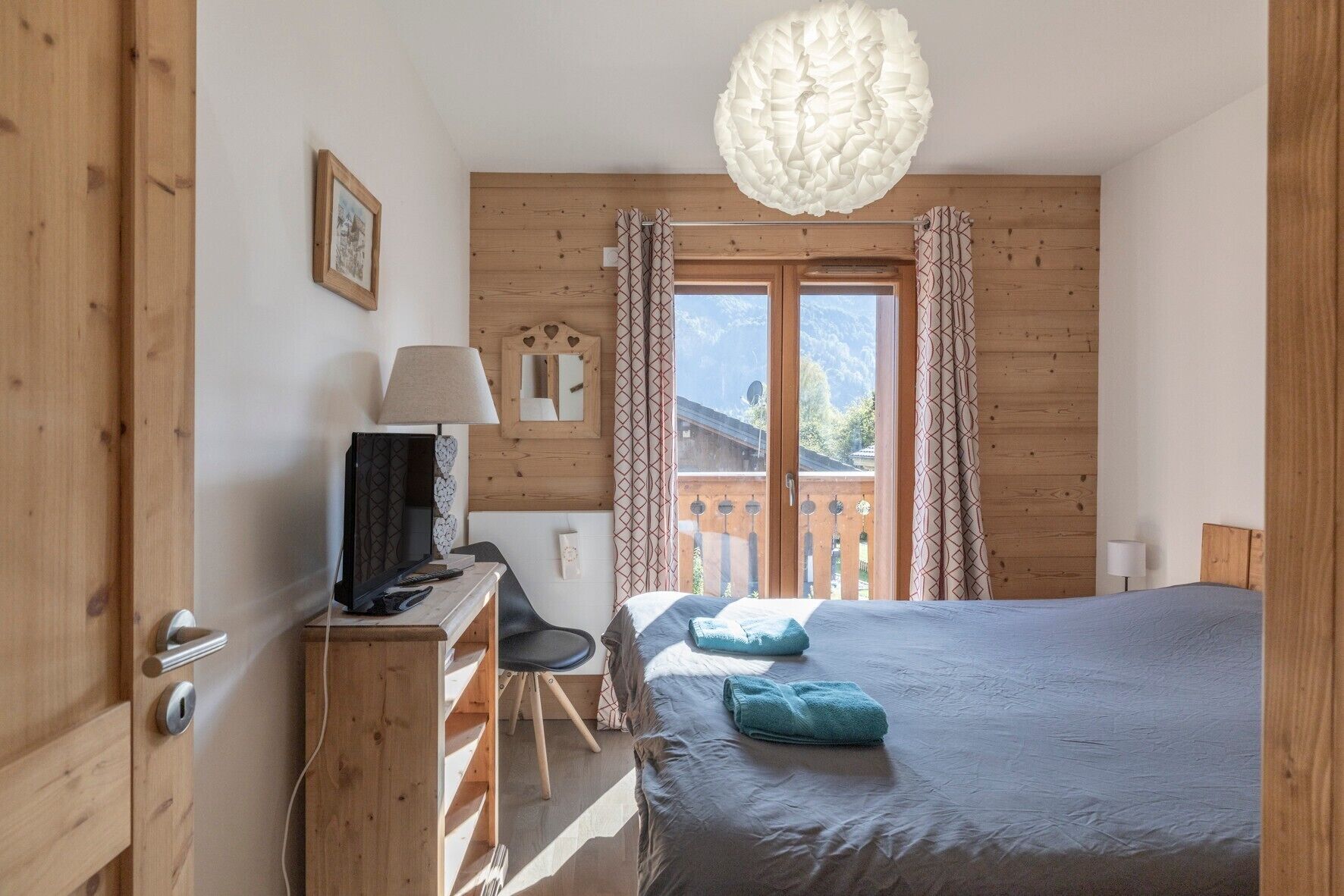 2 bedrooms, iron/ironing board, WiFi