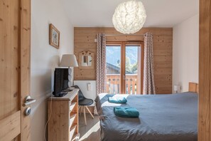 2 bedrooms, iron/ironing board, WiFi