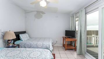 4 habitaciones, escritorio, tabla de planchar con plancha y wifi