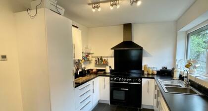 House in Hale With Hot Tub