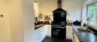 House in Hale With Hot Tub