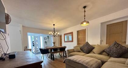 House in Hale With Hot Tub