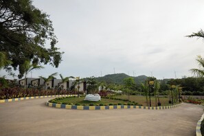 Exterior - Tuskers Hill Banquets by Poppys (Mannarkkad)