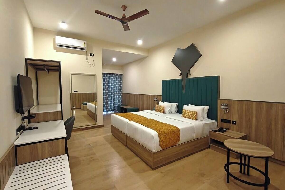 Executive Room, 1 Double Bed | Desk