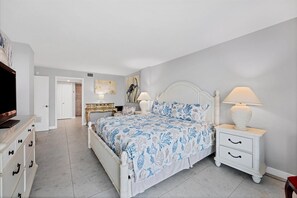 2 bedrooms, desk, iron/ironing board, WiFi - Anchorage Resort 8th floor condo in Siesta Key with private beach access, pool, (Siesta Key)