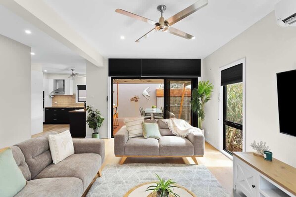 TV - Townhouse Close to Shops and Beach (Cowes)