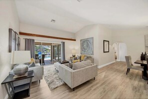 Living area - Punta Gorda Canalfront (Punta Gorda)