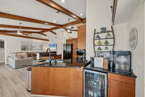 Interior - Punta Gorda Canalfront (Punta Gorda)