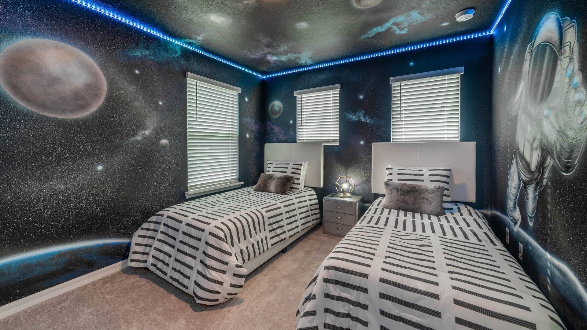 5 Schlafzimmer, Schreibtisch, Bügeleisen/Bügelbrett, Internetzugang