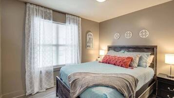 2 bedrooms, internet, bed sheets