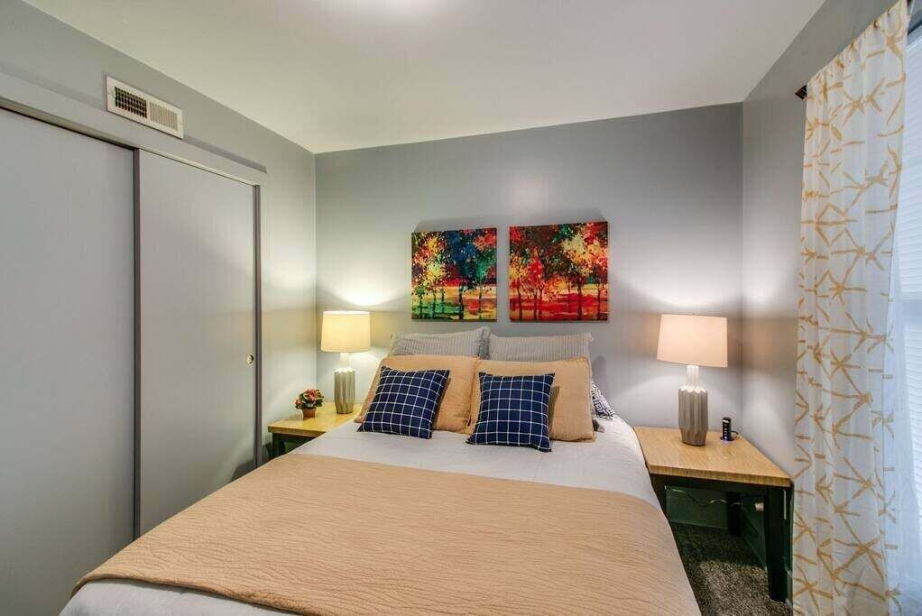 2 bedrooms, internet, bed sheets