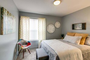 2 bedrooms, internet, bed sheets