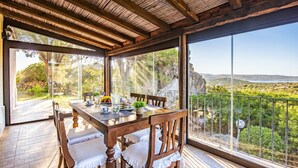Family Villa, 4 Bedrooms, Fireplace, Mountainside (Villa La Licciola) | Dining