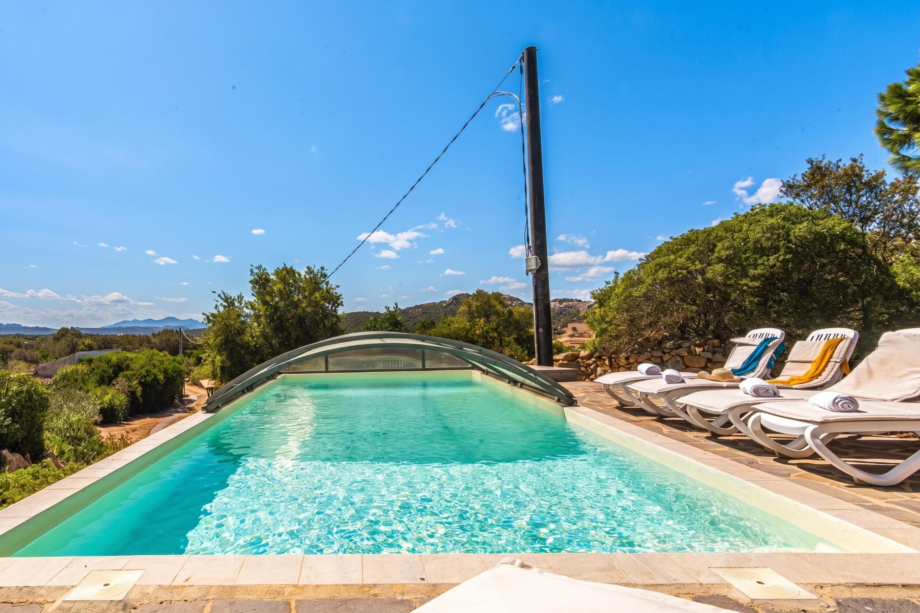 Villa familiar, varias habitaciones, junto a la montaña (Villa La Licciola) | Alberca | Alberca al aire libre por temporada 