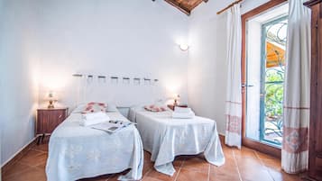 Family Villa, 4 Bedrooms, Fireplace, Mountainside (Villa La Licciola)