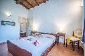 Family Villa, Multiple Bedrooms, Mountainside (Villa La Licciola) | 4 bedrooms, laptop workspace, iron/ironing board, free WiFi - Villa La Licciola (Arzachena)
