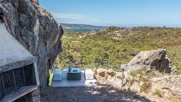 Family Villa, Multiple Bedrooms, Mountainside (Villa La Licciola) | Property grounds