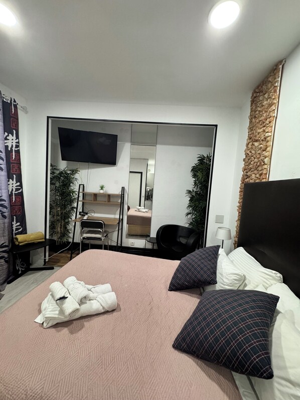 1 bedroom, free WiFi, bed sheets