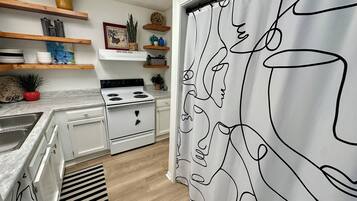 Coffee/tea maker, fridge, microwave, oven