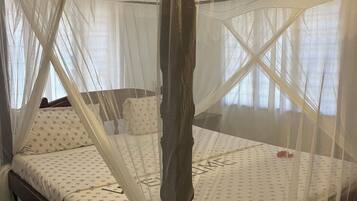 6 bedrooms, internet, bed sheets