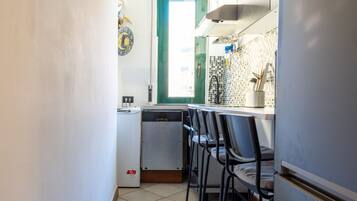 Kühlschrank, Mikrowelle, Ofen, Geschirrspüler