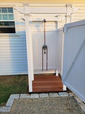 Property grounds - Charming Sea Captain’s Home – 4BR/3BA | Modern Comfort Meets Antique Charm (Dennis Port)