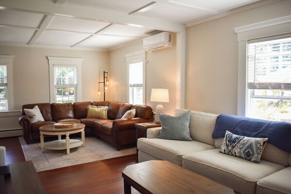 Smart TV - Charming Sea Captain’s Home – 4BR/3BA | Modern Comfort Meets Antique Charm (Dennis Port)