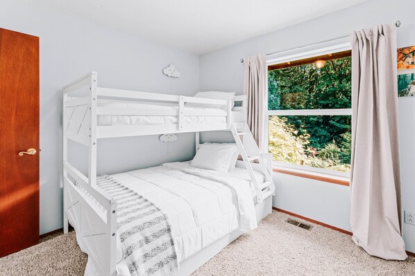 4 bedrooms, iron/ironing board, travel cot, free WiFi