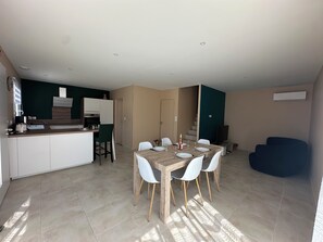 Dining - Bright, quiet house in Redessan (Redessan)