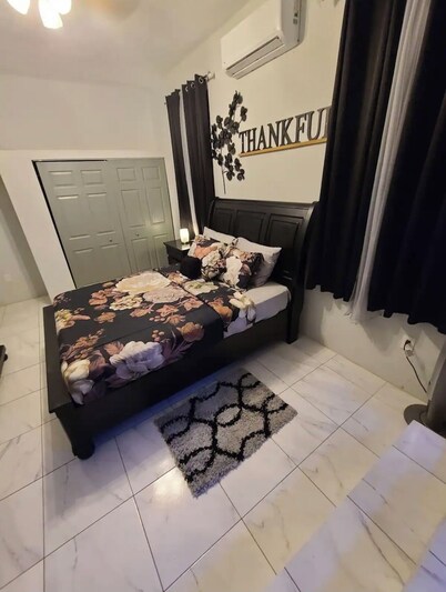 Enjoyable apartment with AC in sunny St Thomas