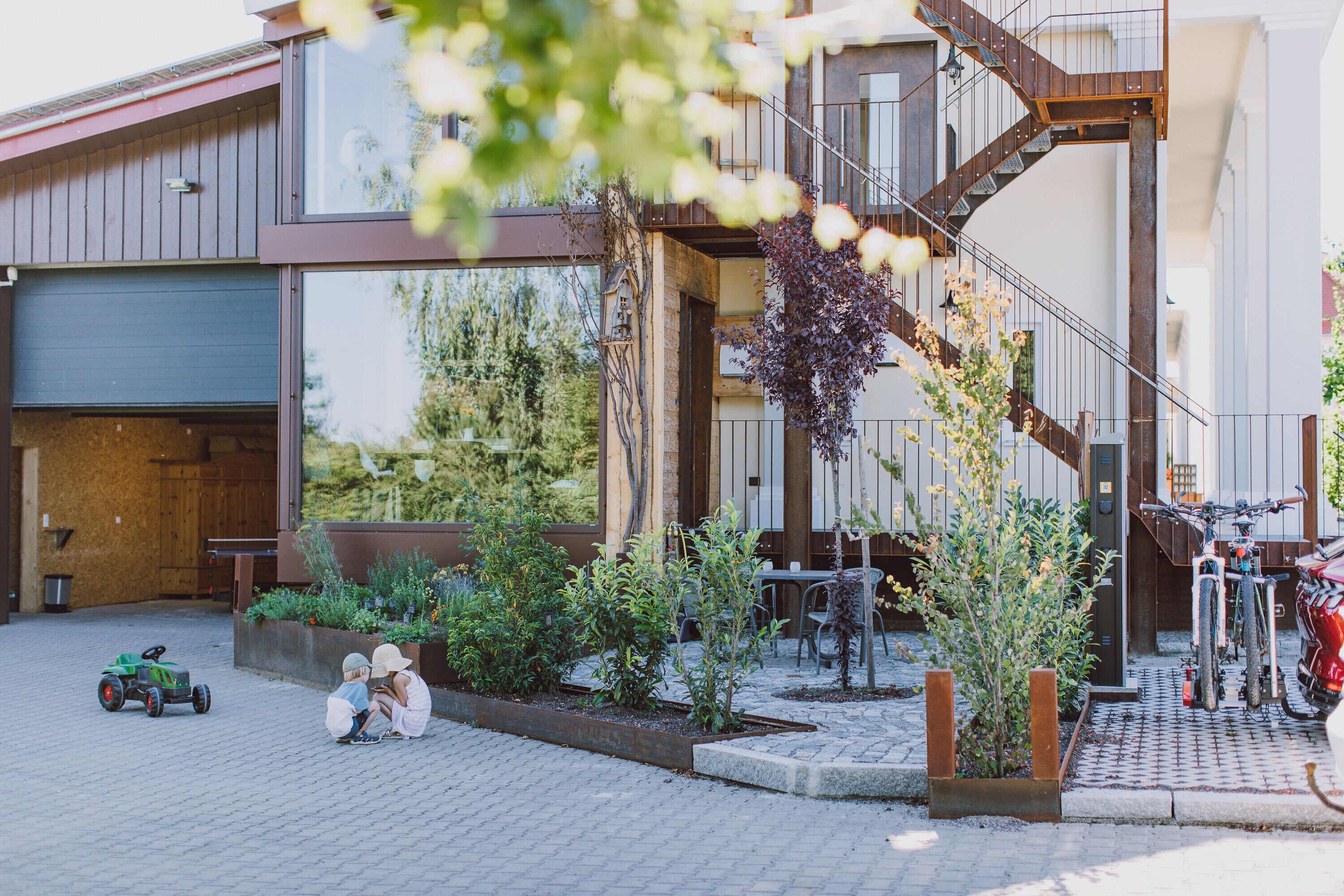 المنشأة من الخارج